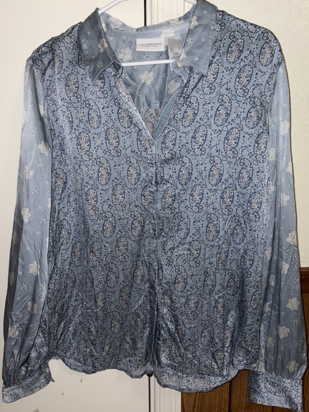 100% SILK. Liz Claiborne Light Blue Paisley Satin Button-Up Blouse
